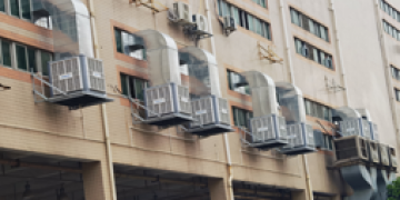 安裝工業(yè)冷風(fēng)機(jī)為生產(chǎn)車間降溫通風(fēng)的企業(yè)越來越多，為什么？