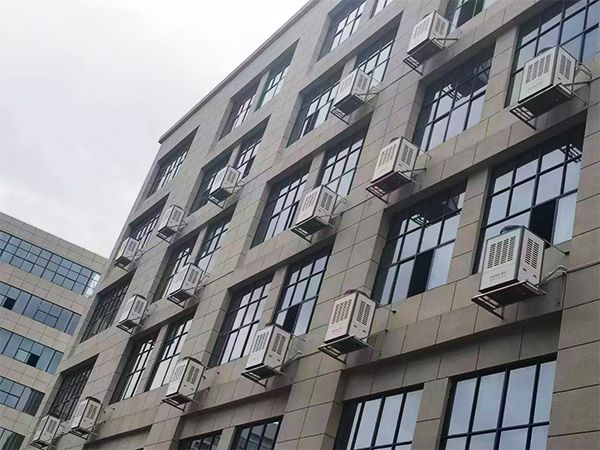 制衣廠廠房降溫工業(yè)蒸發(fā)省電空調(diào)工程案例.jpg 制衣廠廠房降溫工業(yè)蒸發(fā)省電空調(diào)工程案例.jpg