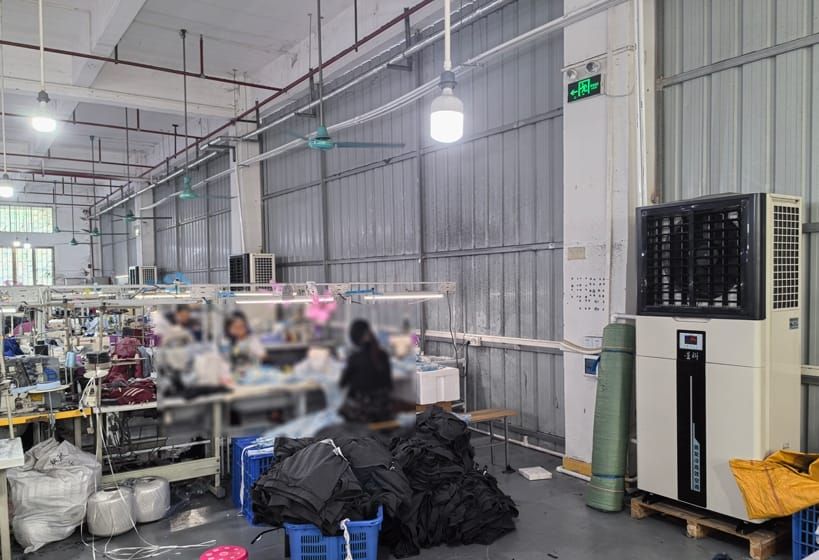 星科5匹工業(yè)省電空調(diào)-立式軸流機(jī)應(yīng)用于服裝廠降溫案例.jpg